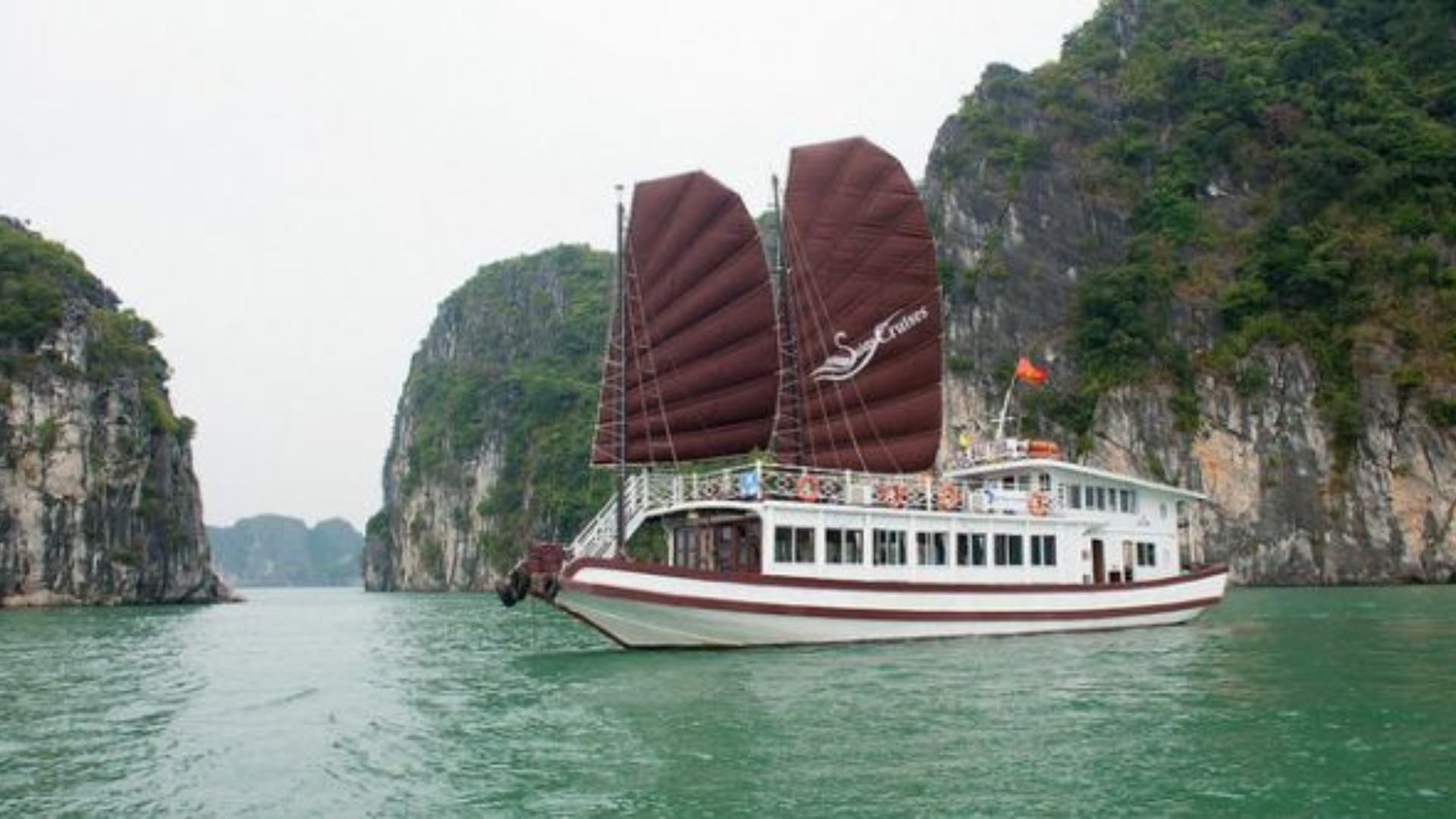 Bai Tu Long Bay Day Trip